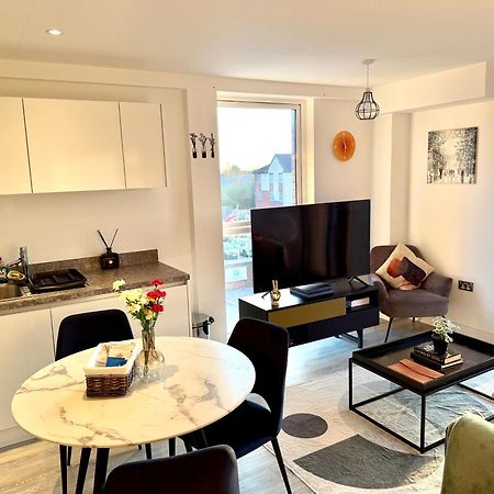 Relaxing 1-Bed Flat In Salford With Street Parking Apartment Manchester Luaran gambar