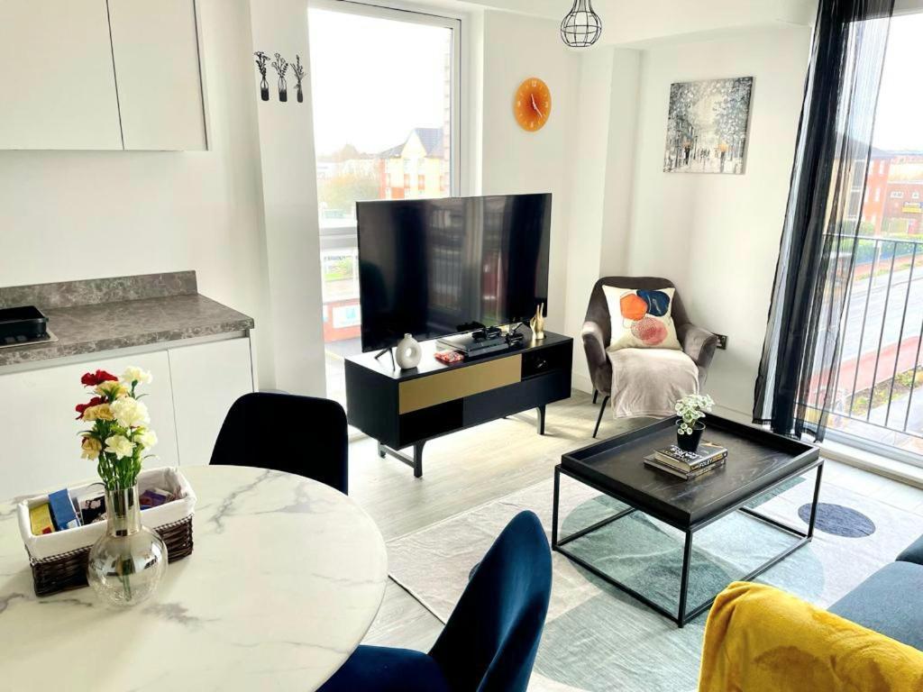 Relaxing 1-Bed Flat In Salford With Street Parking Apartment Manchester Luaran gambar