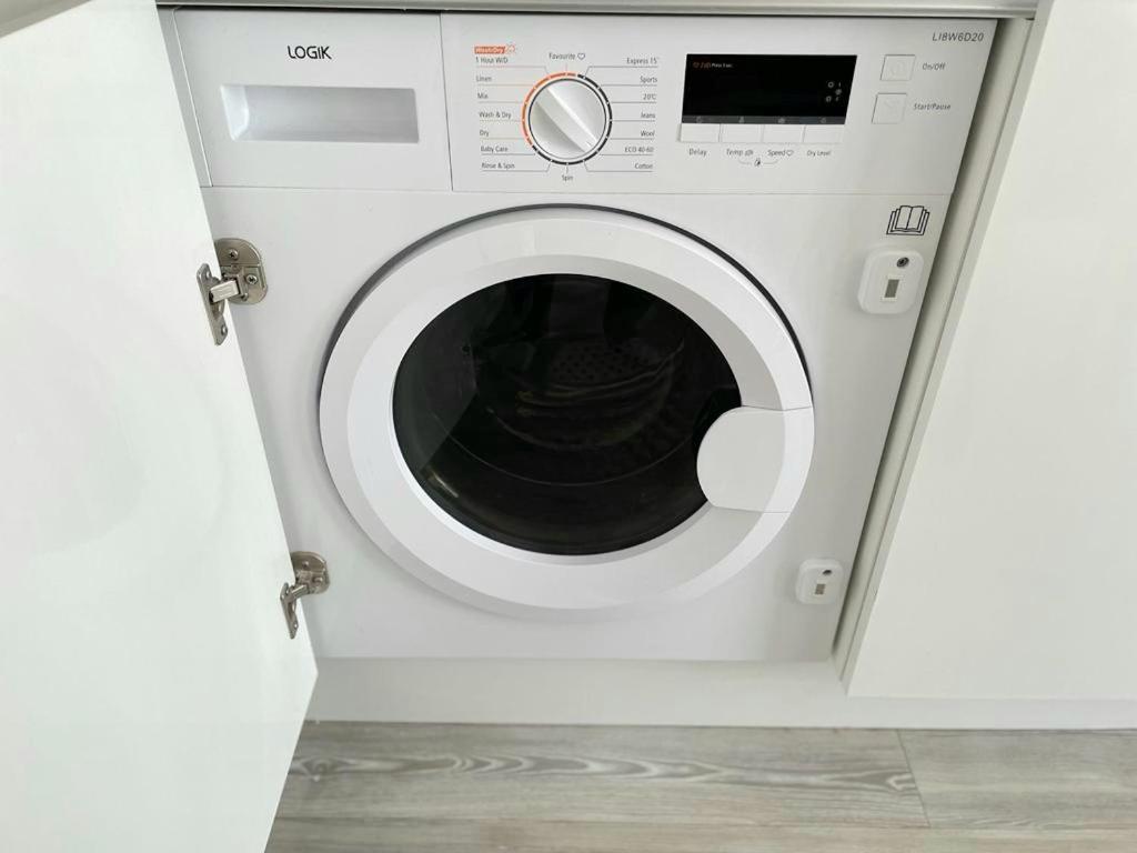 Relaxing 1-Bed Flat In Salford With Street Parking Apartment Manchester Luaran gambar