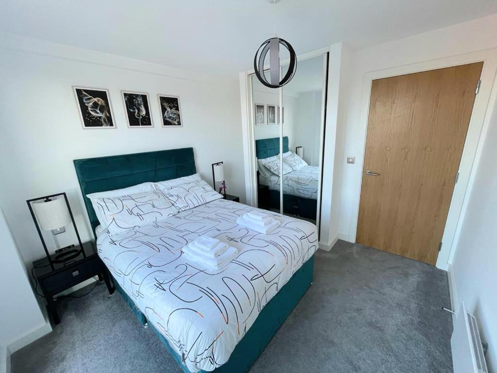 Relaxing 1-Bed Flat In Salford With Street Parking Apartment Manchester Luaran gambar