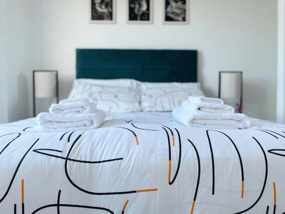 Relaxing 1-Bed Flat In Salford With Street Parking Apartment Manchester Luaran gambar